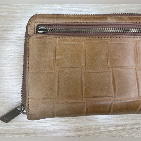 FOSSIL Brown Weave Imprint Leather Zip Around Clutch Wallet - Picture 8 of 16